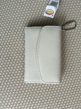Talbots Cream Pebbled Leather Card Wallet with Key Clip